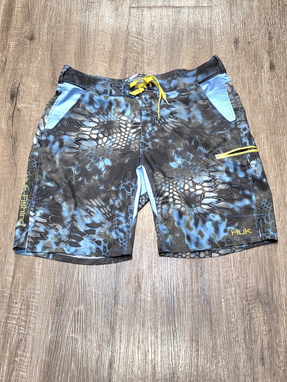 HUK Kryptek Pontus Blue Mens Preowned Fishing Shorts Swim Trunks XL.
